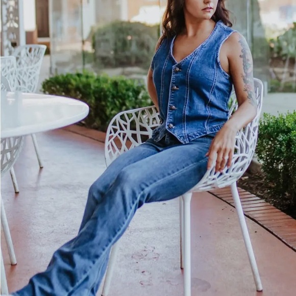 Marigold Kiss Women’s Country Western Iridescent Bronco Denim Vest | NEW/NWT!!🐴🤠 - Picture 3 of 15